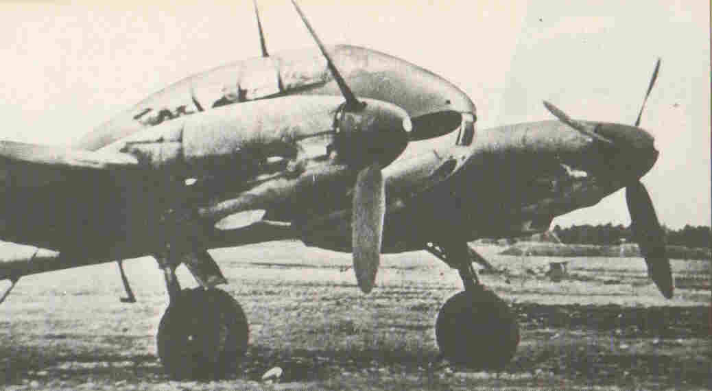 Me 410 A-s mit Werfergranten-Werferdrehling